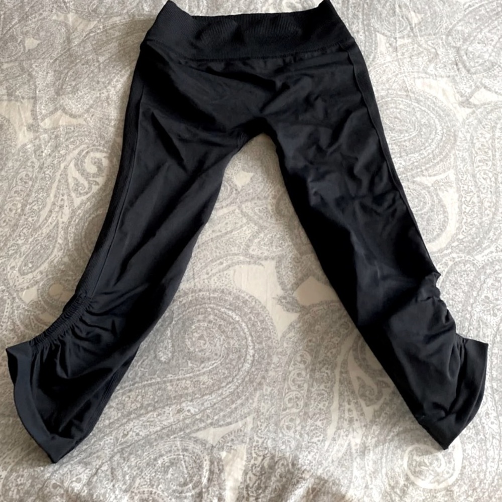 Lululemon crop workout pants